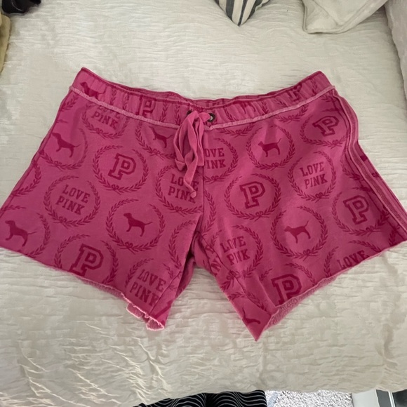 PINK University of PINK cut off shorts - Picture 2 of 2